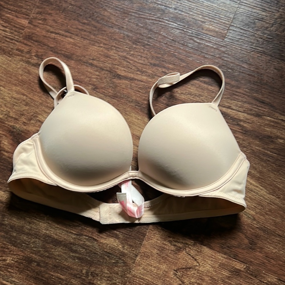 VS Pink Wear Everywhere Super Push Up Bra.